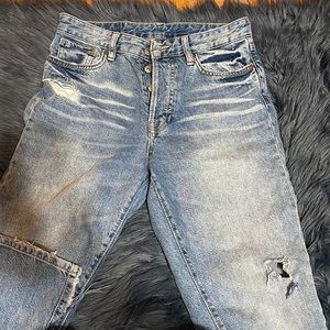 I am selling it because doesn’t fit me anymore